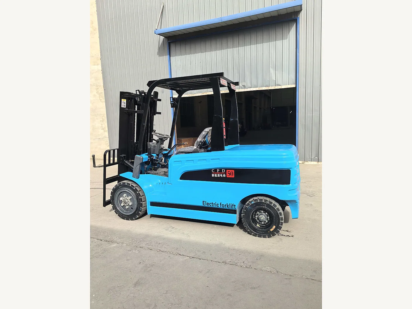 5 t Lithium Forklift 2