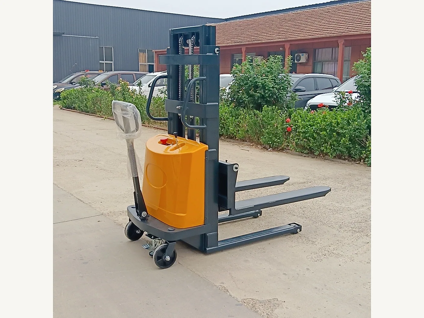 Apilador semieléctrico 2