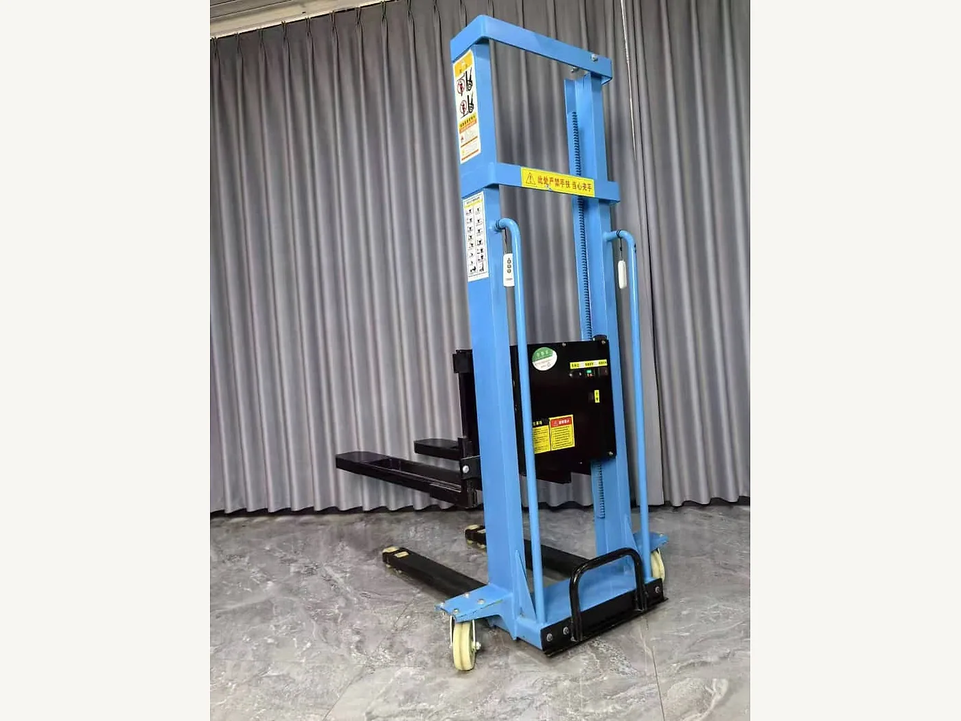 Apilador compacto transportable 2
